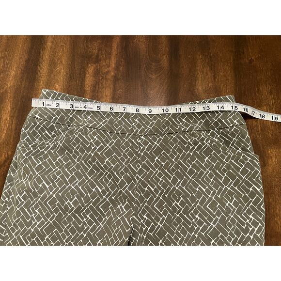 Fabulously Slimming by Chico’s Women’s Green Stretch Ankle Pants Size 0.5 (S) - Picture 7 of 10